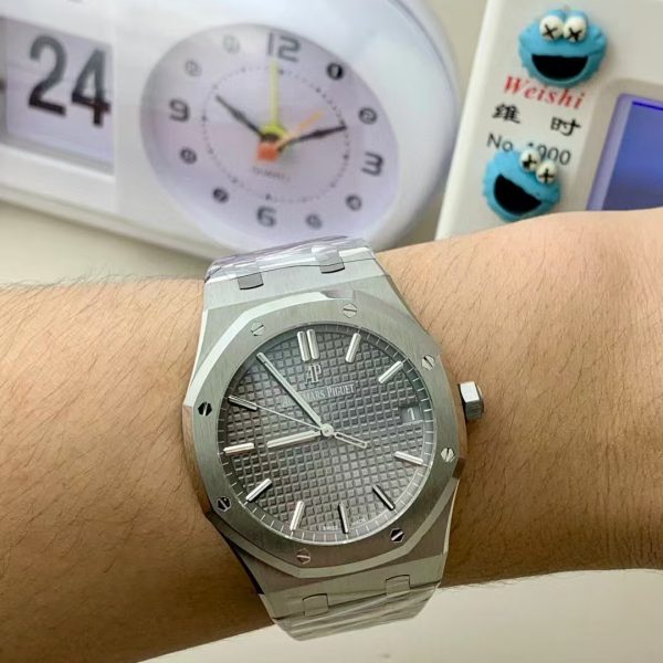 VS Factory Audemars Piguet Royal Oak 41mm Grey Dial (15500ST) — detail view 3
