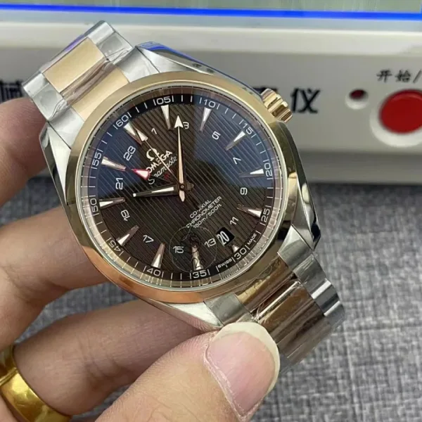 Omega Seamaster Aqua Terra GMT VSF Replica Watch — 43mm, Brown Textured Dial, Two-Tone Bracelet, DD8605