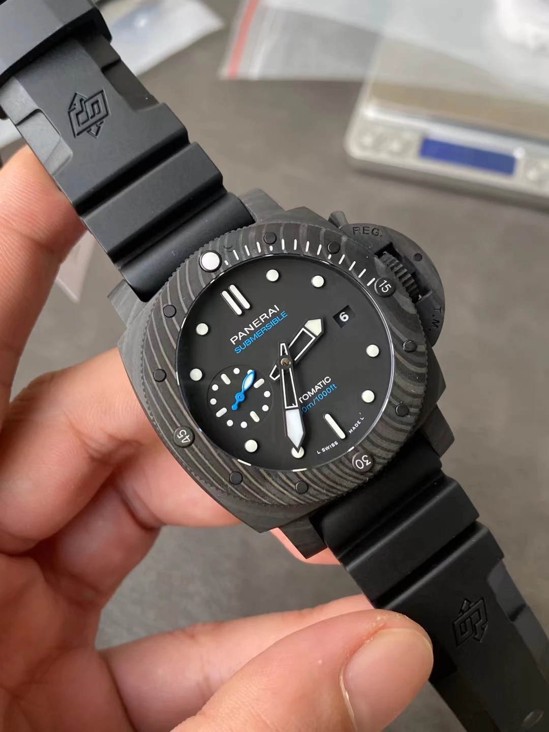 Panerai Submersible PAM02231 VSF Replica Watch — 42mm, Black Dial, Carbotech, Rubber, P.900 - Image 2